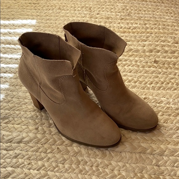 Vince Camuto Feina Bootie - Picture 4 of 8